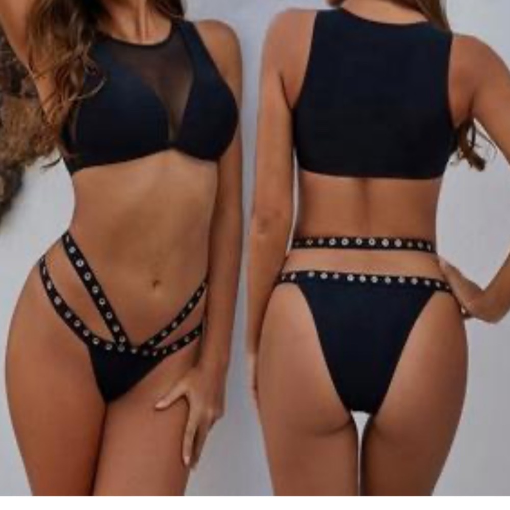 Black bikini with waist decor!